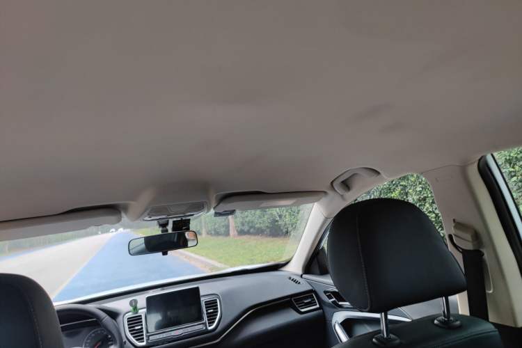 Used FAW Senya R9 2018 1.2T Automatic Comfortable Smart Edition Interior 6