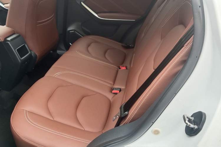 Used FAW Senya R9 2018 1.2T Manual Luxury Smart Edition Interior 6
