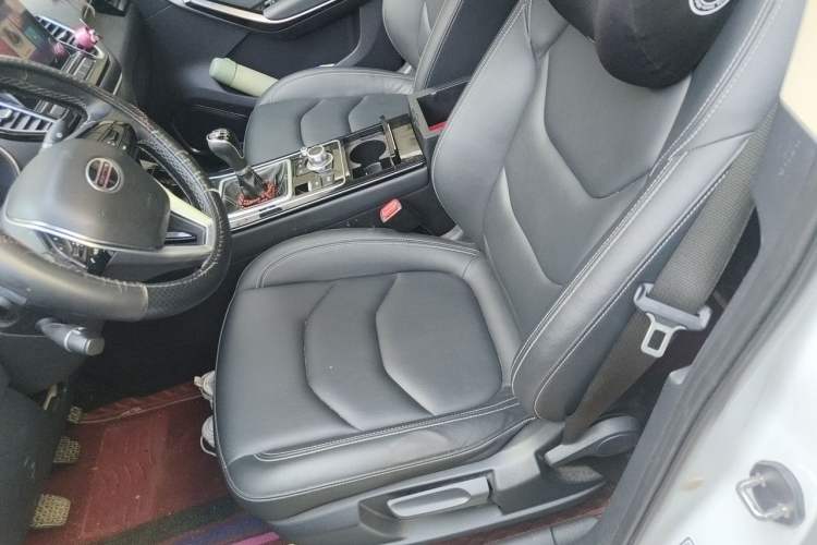 Used FAW Senya R9 2018 1.2T Manual Luxury Smart Edition Left Front Seat