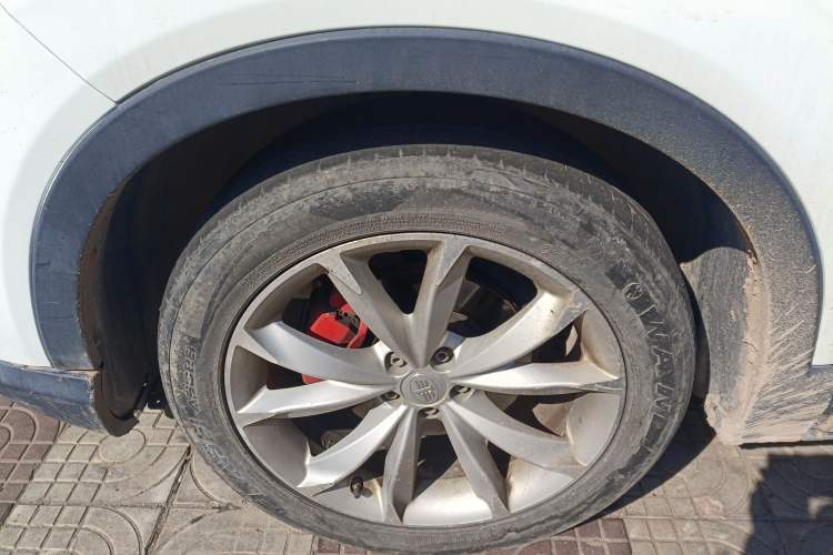 Used FAW Senya R9 2018 1.2T Automatic Comfortable Smart Edition Left Front Wheel Hub