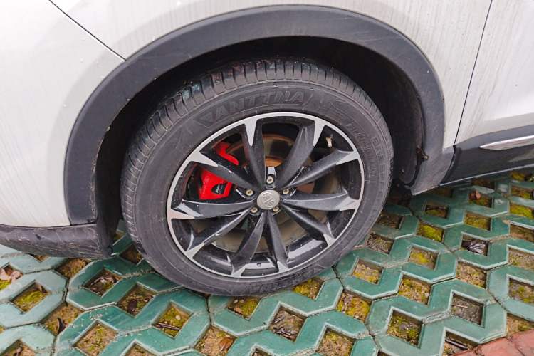 Used FAW Senya R9 2018 1.2T Automatic Luxury Smart Edition Left Front Wheel Hub