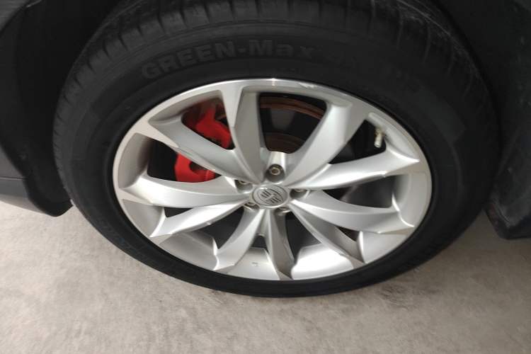 Used FAW Senya R9 2018 1.2T Automatic Comfortable Smart Edition Left Front Wheel Hub