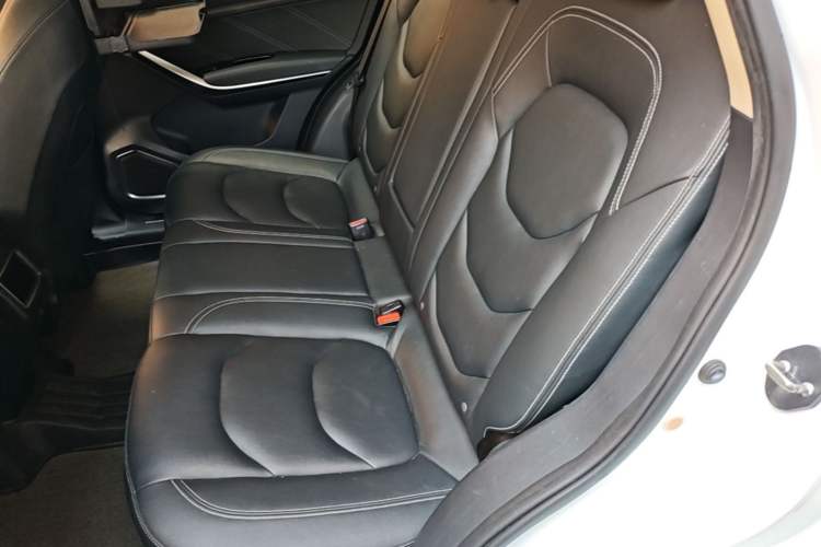 Used FAW Senya R9 2018 1.2T Automatic Prestige Smart Enjoyment Model Left Rear Seat