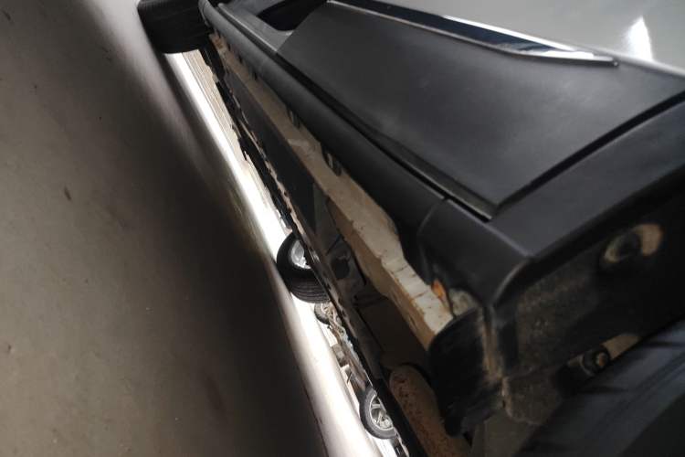 Used FAW Senya R9 2018 1.2T Automatic Comfortable Smart Edition Left Side Sill