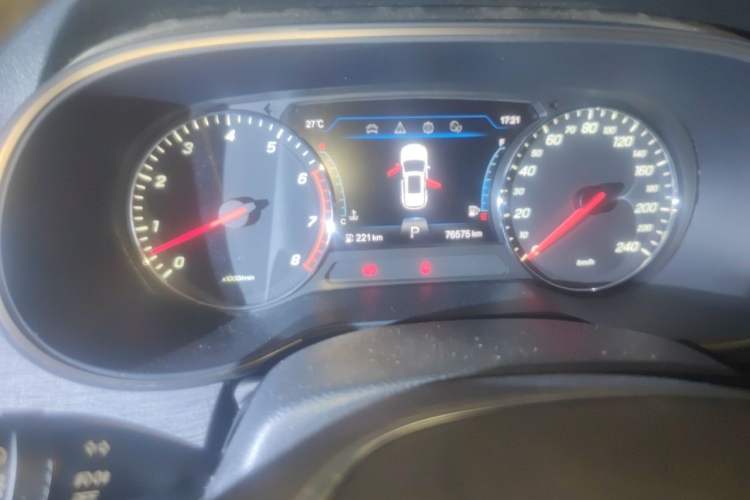 Used FAW Senya R9 2018 1.2T Automatic Luxury Smart Edition Odometer Close Up