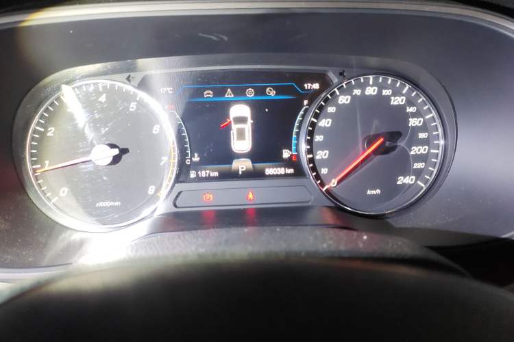 Used FAW Senya R9 2018 1.2T Automatic Luxury Smart Edition Odometer Close Up