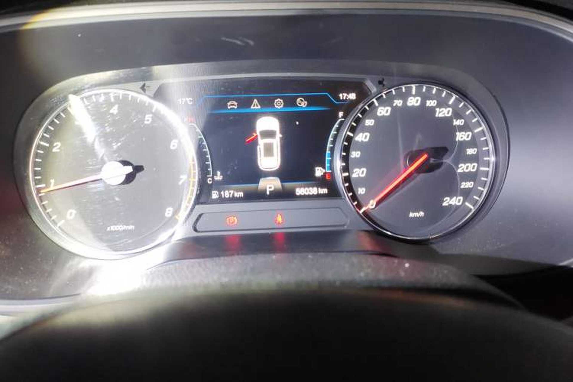 Used FAW Senya R9 2018 1.2T Automatic Luxury Smart Edition Odometer Close Up