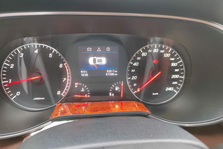 Used FAW Senya R9 2018 1.2T Manual Prestige Smart Enjoyment Model Odometer Close Up