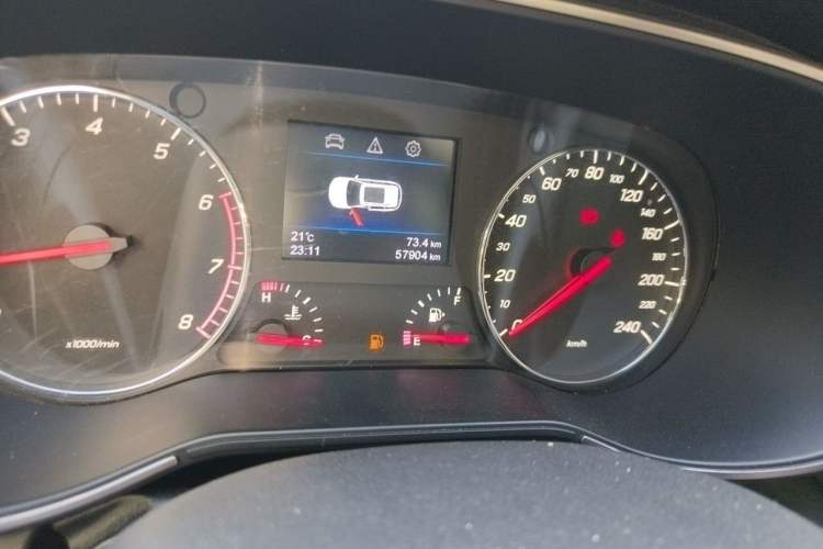 Used FAW Senya R9 2018 1.2T Manual Luxury Smart Edition Odometer Close Up