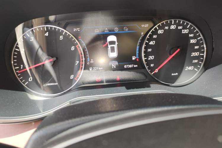 Used FAW Senya R9 2018 1.2T Automatic Luxury Smart Edition Odometer Close Up