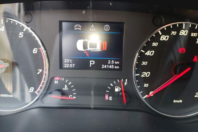 Used FAW Senya R9 2018 1.2T Automatic Comfortable Smart Edition Odometer Close Up