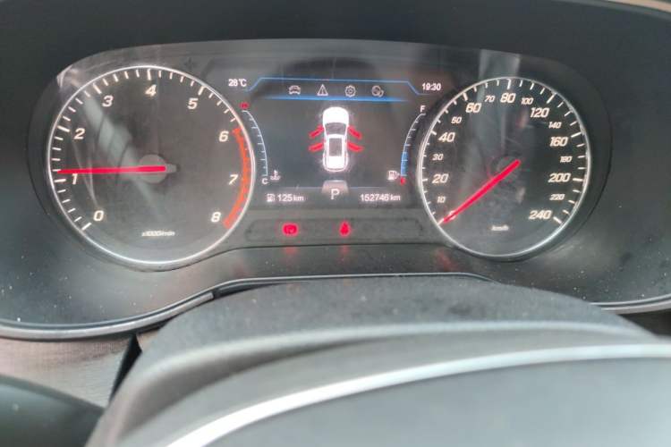 Used FAW Senya R9 2018 1.2T Automatic Luxury Smart Edition Odometer Close Up
