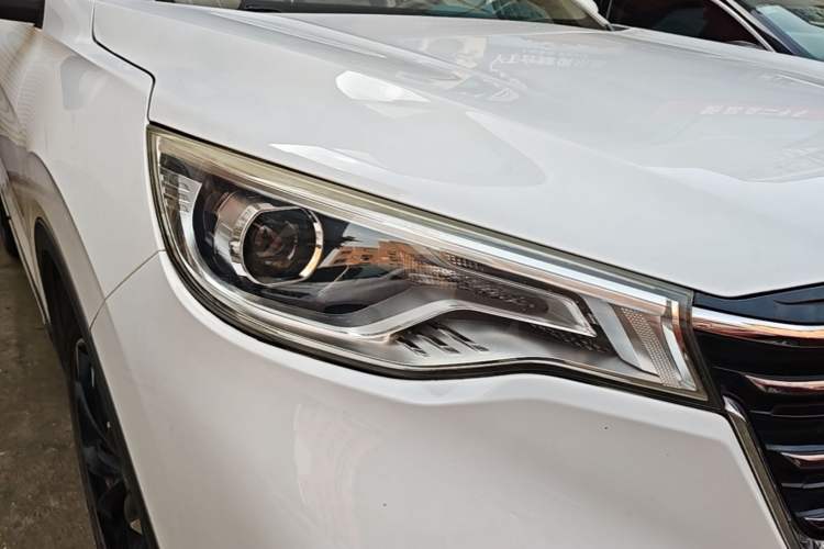 Used FAW Senya R9 2018 1.2T Automatic Prestige Smart Enjoyment Model Right Front Headlight