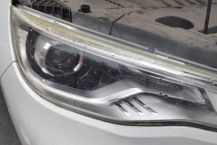 Used FAW Senya R9 2018 1.2T Manual Prestige Smart Enjoyment Model Right Front Headlight