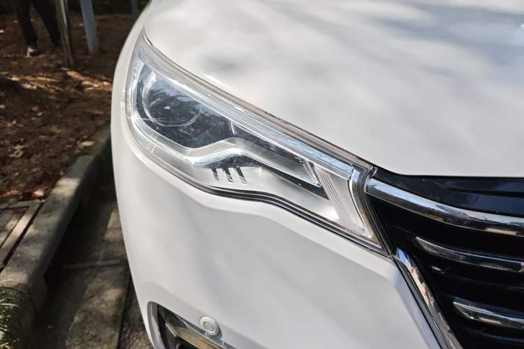 Used FAW Senya R9 2018 1.2T Automatic Luxury Smart Edition Right Front Headlight