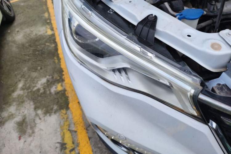 Used FAW Senya R9 2018 1.2T Automatic Luxury Smart Edition Right Front Headlight