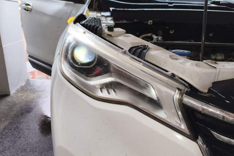 Used FAW Senya R9 2018 1.2T Manual Luxury Smart Edition Right Front Headlight