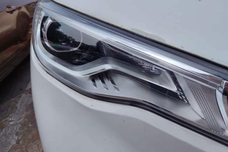 Used FAW Senya R9 2018 1.2T Automatic Luxury Smart Edition Right Front Headlight
