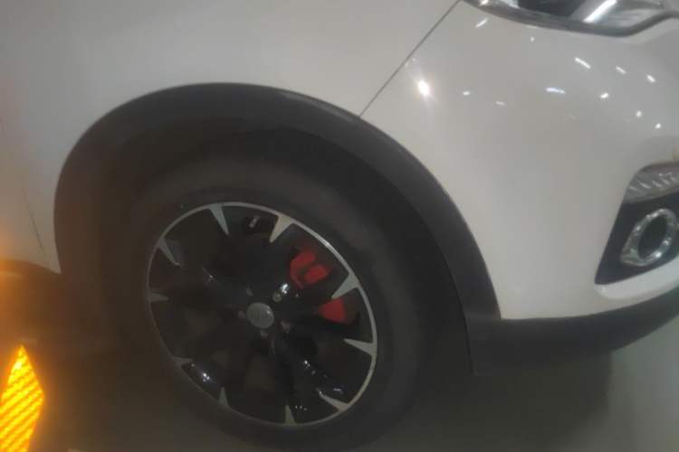 Used FAW Senya R9 2018 1.2T Automatic Luxury Smart Edition Right Front Wheel Hub