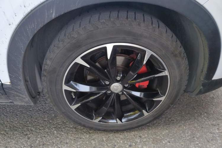 Used FAW Senya R9 2018 1.2T Automatic Luxury Smart Edition Right Front Wheel Hub