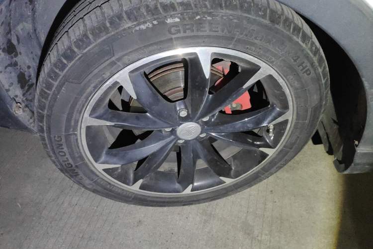 Used FAW Senya R9 2018 1.2T Automatic Luxury Smart Edition Right Front Wheel Hub