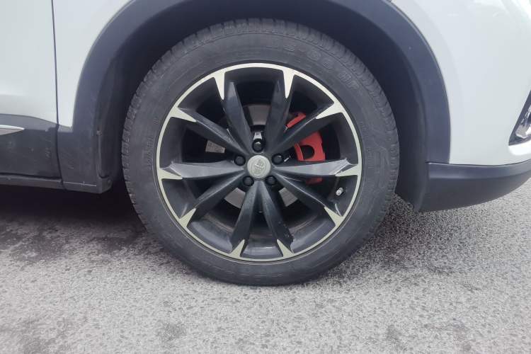 Used FAW Senya R9 2018 1.2T Automatic Luxury Smart Edition Right Front Wheel Hub