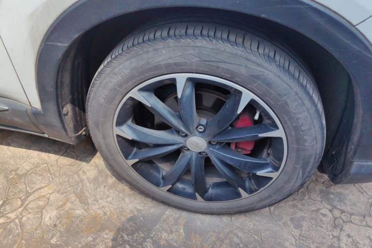 Used FAW Senya R9 2018 1.2T Automatic Luxury Smart Edition Right Front Wheel Hub