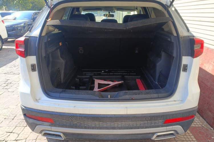 Used FAW Senya R9 2018 1.2T Automatic Comfortable Smart Edition Trunk