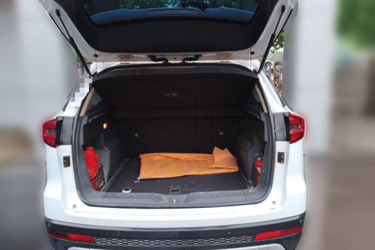 Used FAW Senya R9 2018 1.2T Manual Luxury Smart Edition Trunk