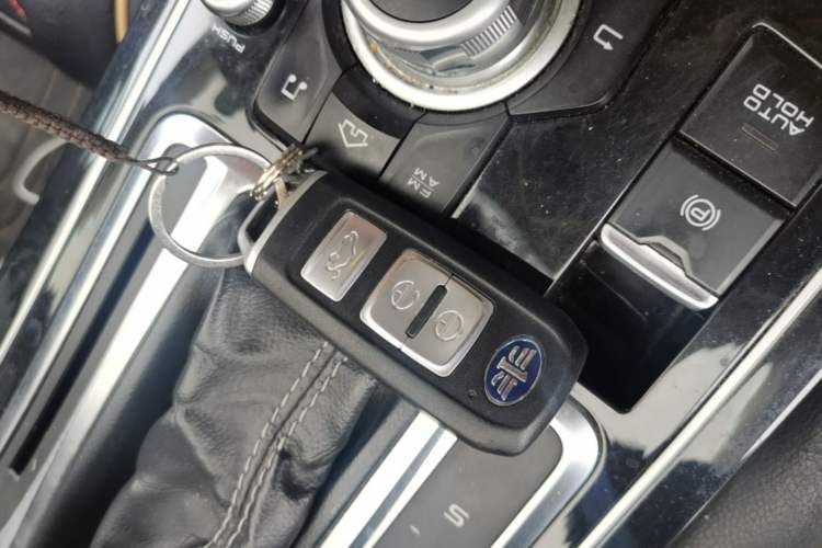 Used FAW Senya R9 2018 1.2T Automatic Luxury Smart Edition Vehicle Key