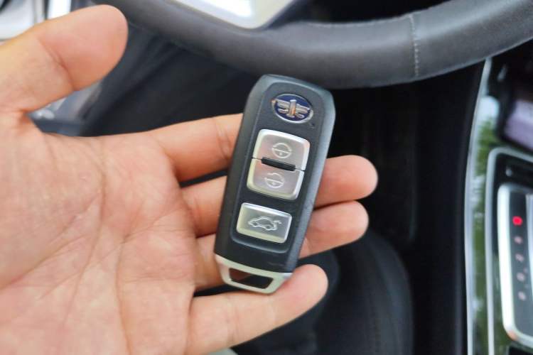 Used FAW Senya R9 2018 1.2T Automatic Luxury Smart Edition Vehicle Key