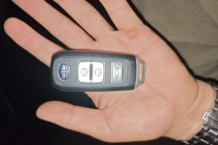 Used FAW Senya R9 2018 1.2T Automatic Luxury Smart Edition Vehicle Key