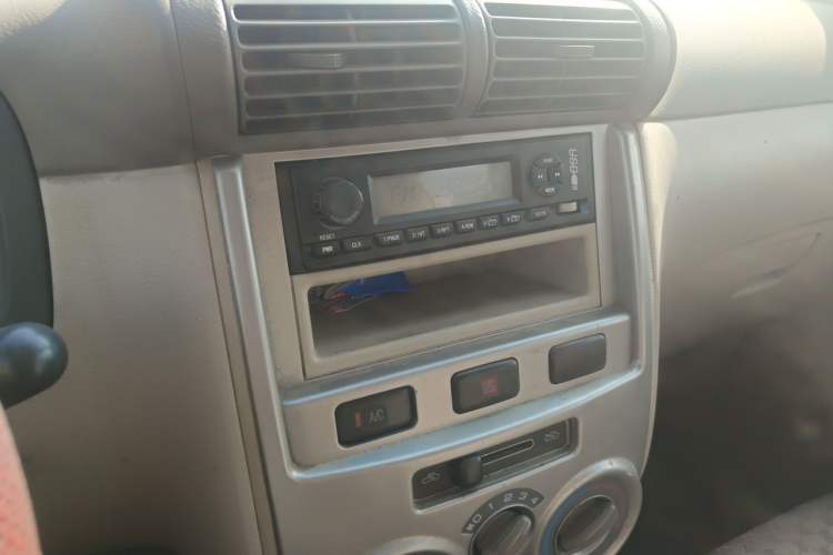Used FAW Senya S80 2011 1.5L Manual 7-Seater Urban Elite Edition Audio And AC Panel