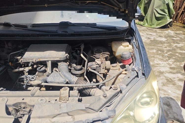 Used FAW Senya S80 2011 1.5L Manual 7-Seater Comfort Edition Engine Bay Left