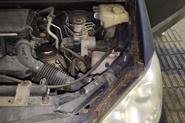 Used FAW Senya S80 2011 1.5L Manual 7-Seater Comfort Edition Engine Bay Left