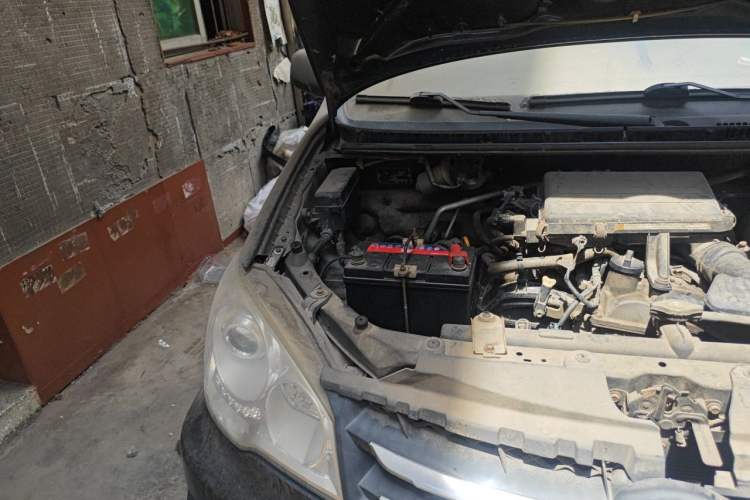 Used FAW Senya S80 2011 1.5L Manual 7-Seater Comfort Edition Engine Bay Right