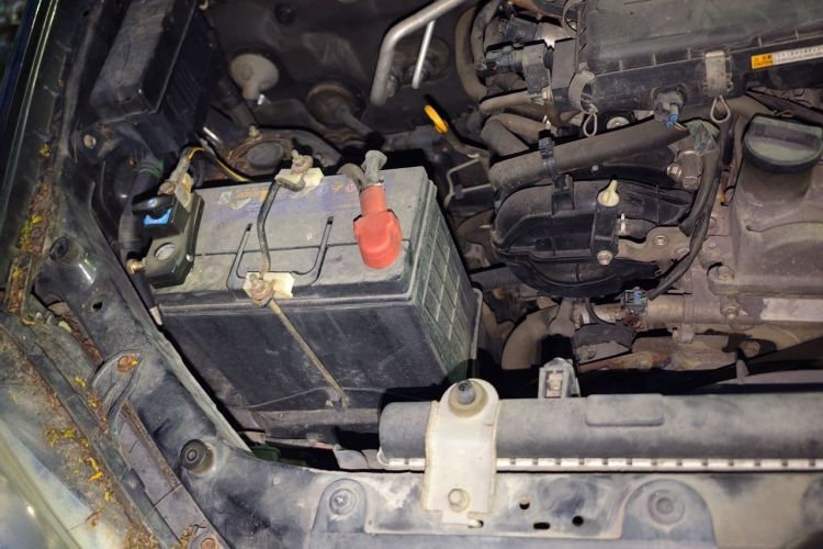 Used FAW Senya S80 2011 1.5L Manual 7-Seater Comfort Edition Engine Bay Right