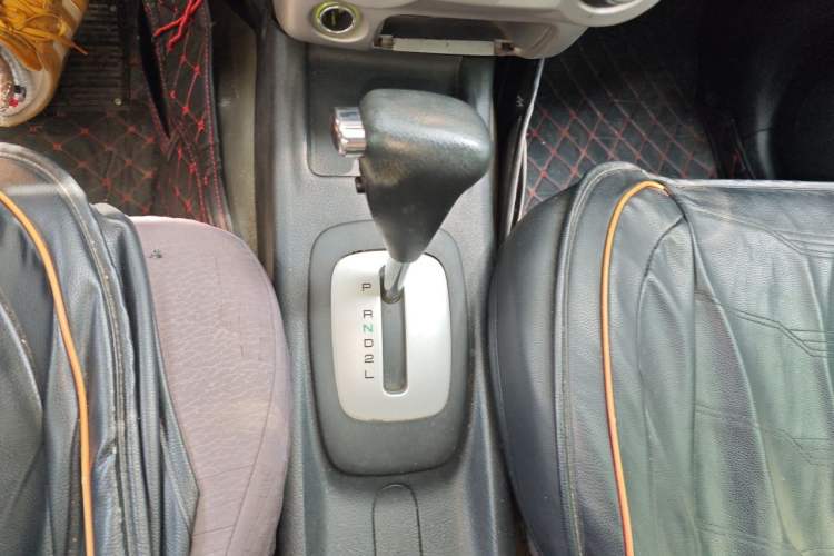 Used FAW Senya S80 2011 1.5L Automatic 5-Seater Urban Elite Edition Gear Lever