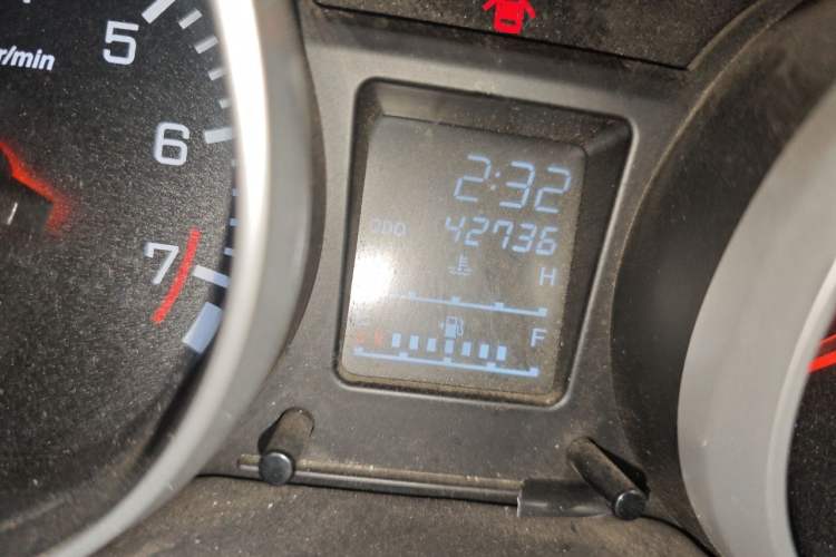 Used FAW Senya S80 2011 1.5L Manual 5-Seater Comfort Edition Odometer Close Up