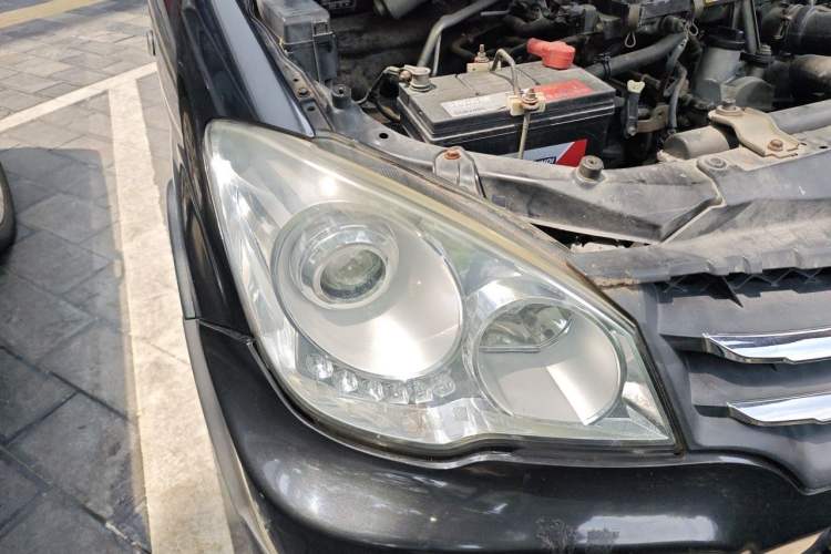 Used FAW Senya S80 2011 1.5L Automatic 5-Seater Urban Elite Edition Right Front Headlight