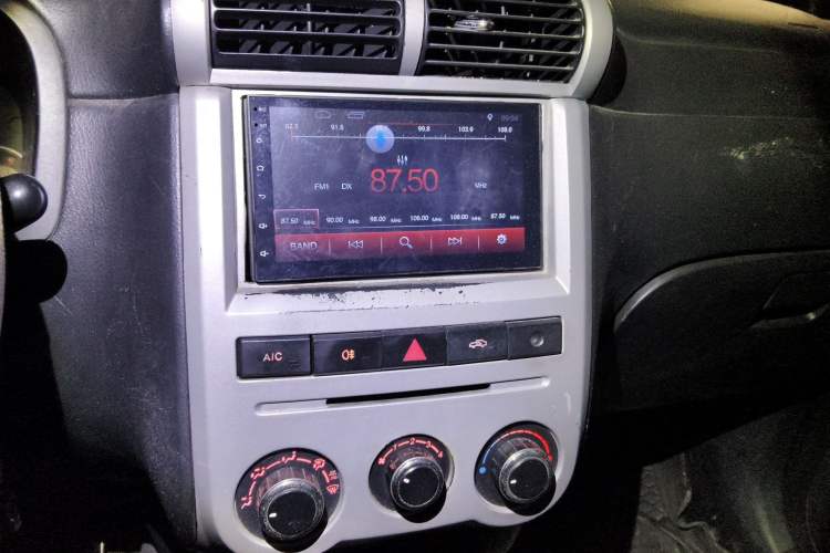 Used FAW Senya S80 2011 1.5L Manual 7-Seater Comfort Edition Audio And AC Panel