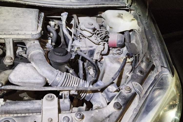 Used FAW Senya S80 2011 1.5L Manual 7-Seater Comfort Edition Engine Bay Left