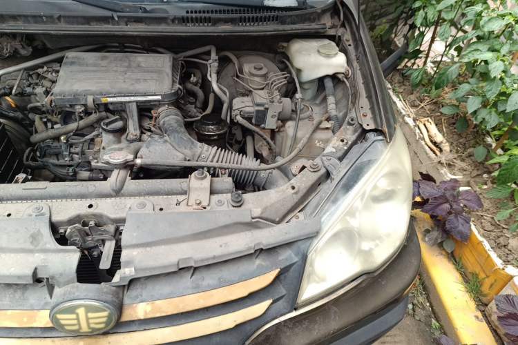 Used FAW Senya S80 2011 1.3L Manual 5-Seater Comfort Version Engine Bay Left