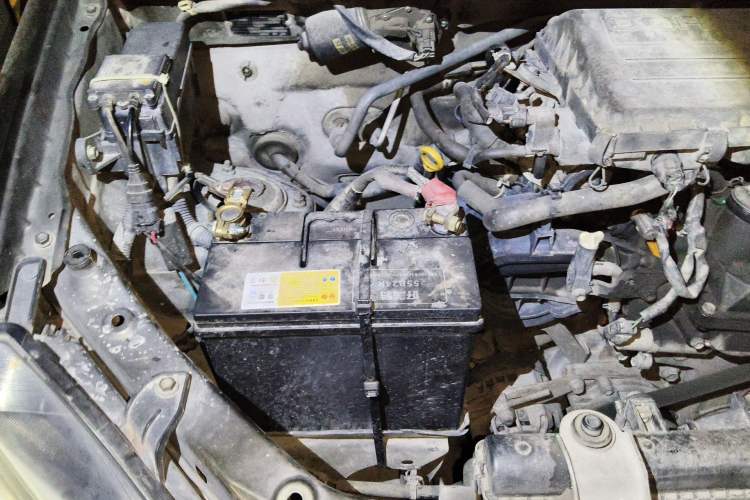 Used FAW Senya S80 2011 1.5L Manual 7-Seater Comfort Edition Engine Bay Right