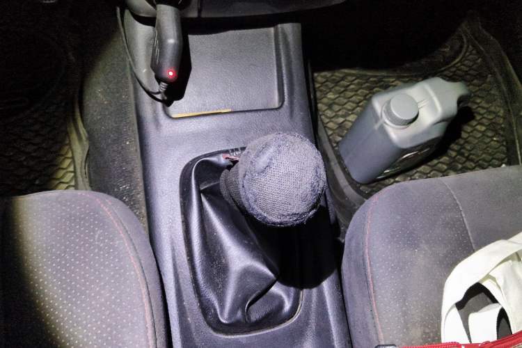 Used FAW Senya S80 2011 1.5L Manual 7-Seater Comfort Edition Gear Lever