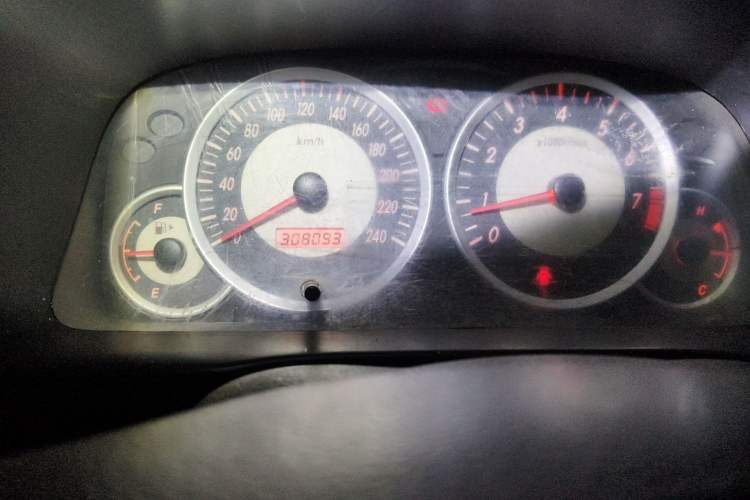 Used FAW Senya S80 2011 1.5L Manual 7-Seater Comfort Edition Odometer Close Up