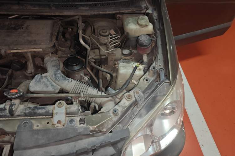 Used FAW Senya S80 2011 1.5L Manual 7-Seater Urban Elite Edition Engine Bay Left