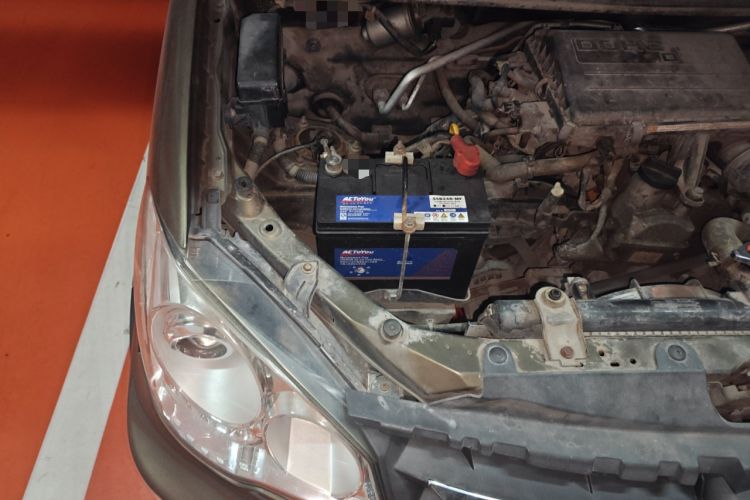 Used FAW Senya S80 2011 1.5L Manual 7-Seater Urban Elite Edition Engine Bay Right