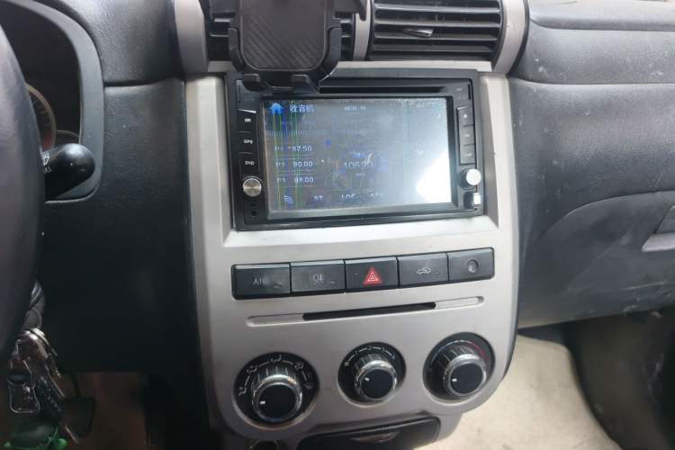 Used FAW Senya S80 2011 1.3L Manual 5-Seater Comfort Version Audio And AC Panel