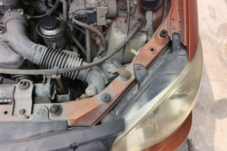 Used FAW Senya S80 2011 1.3L Manual 5-Seater Comfort Version Engine Bay Left